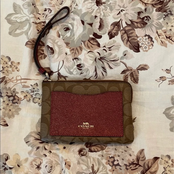 Coach Handbags - Coach wristlet